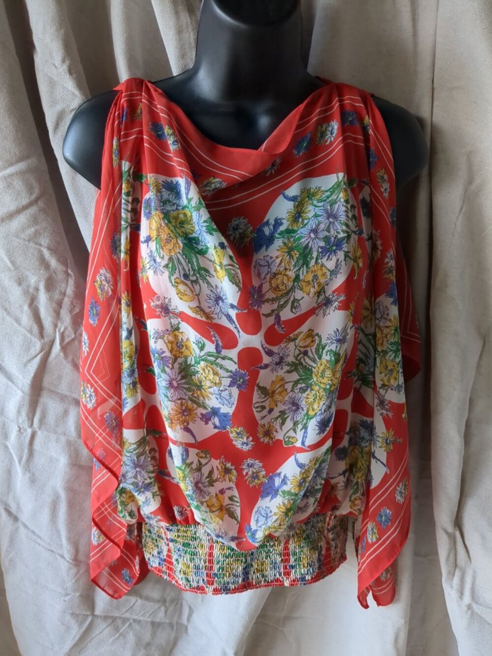 Med Flowered Blouse / Top with Split Sleeves  / Peek a Boo - Picture 5 of 14